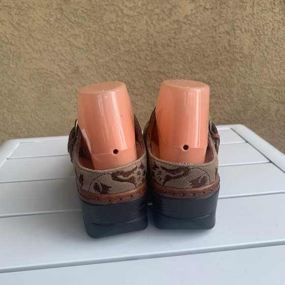Klogs taupe suede and brown leather embroidered clogs mules size 7.5M - Picture 4 of 15